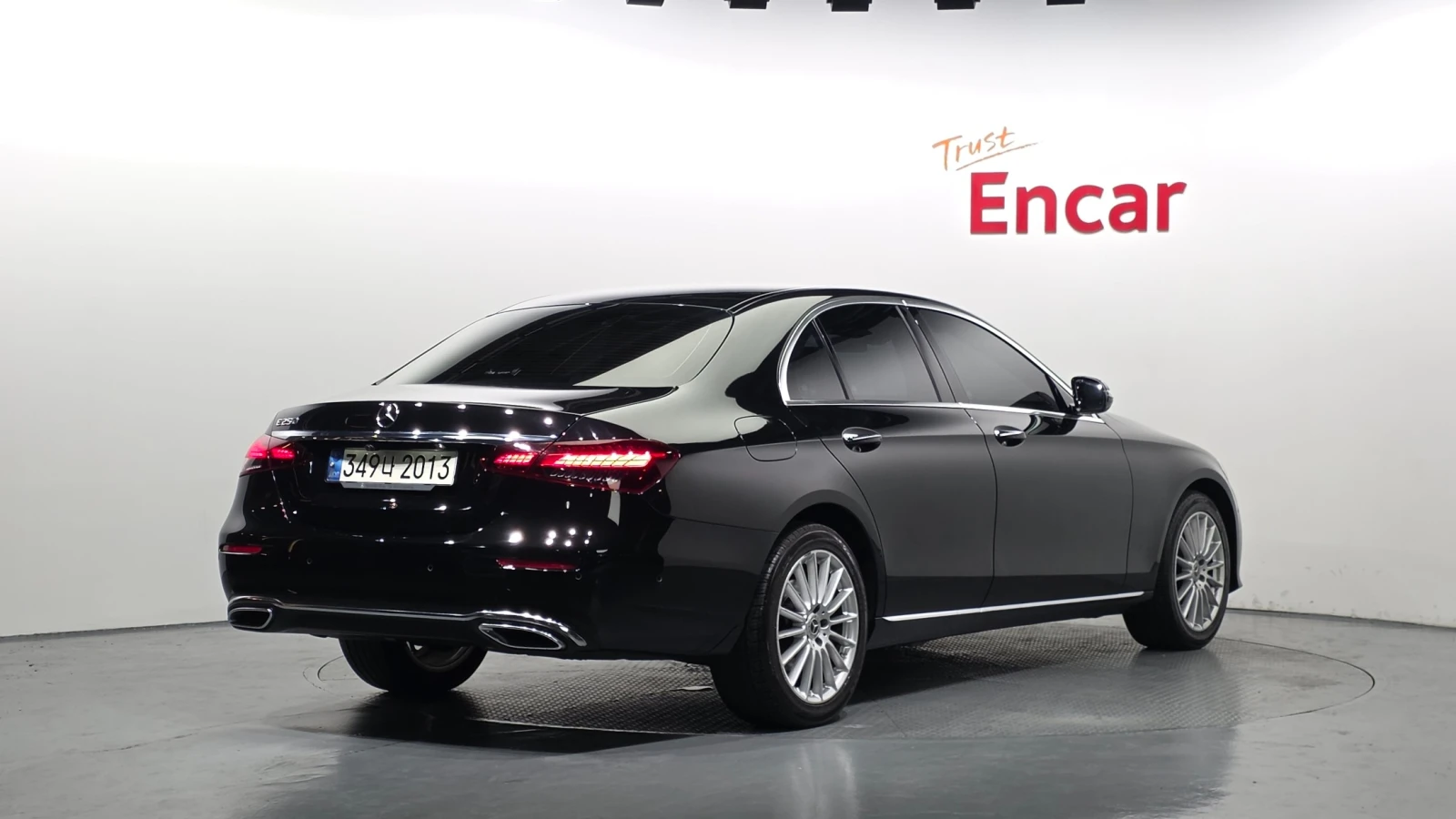 Mercedes-Benz E 250 2.0 Exclusive, снимка 2 - Автомобили и джипове - 56119459