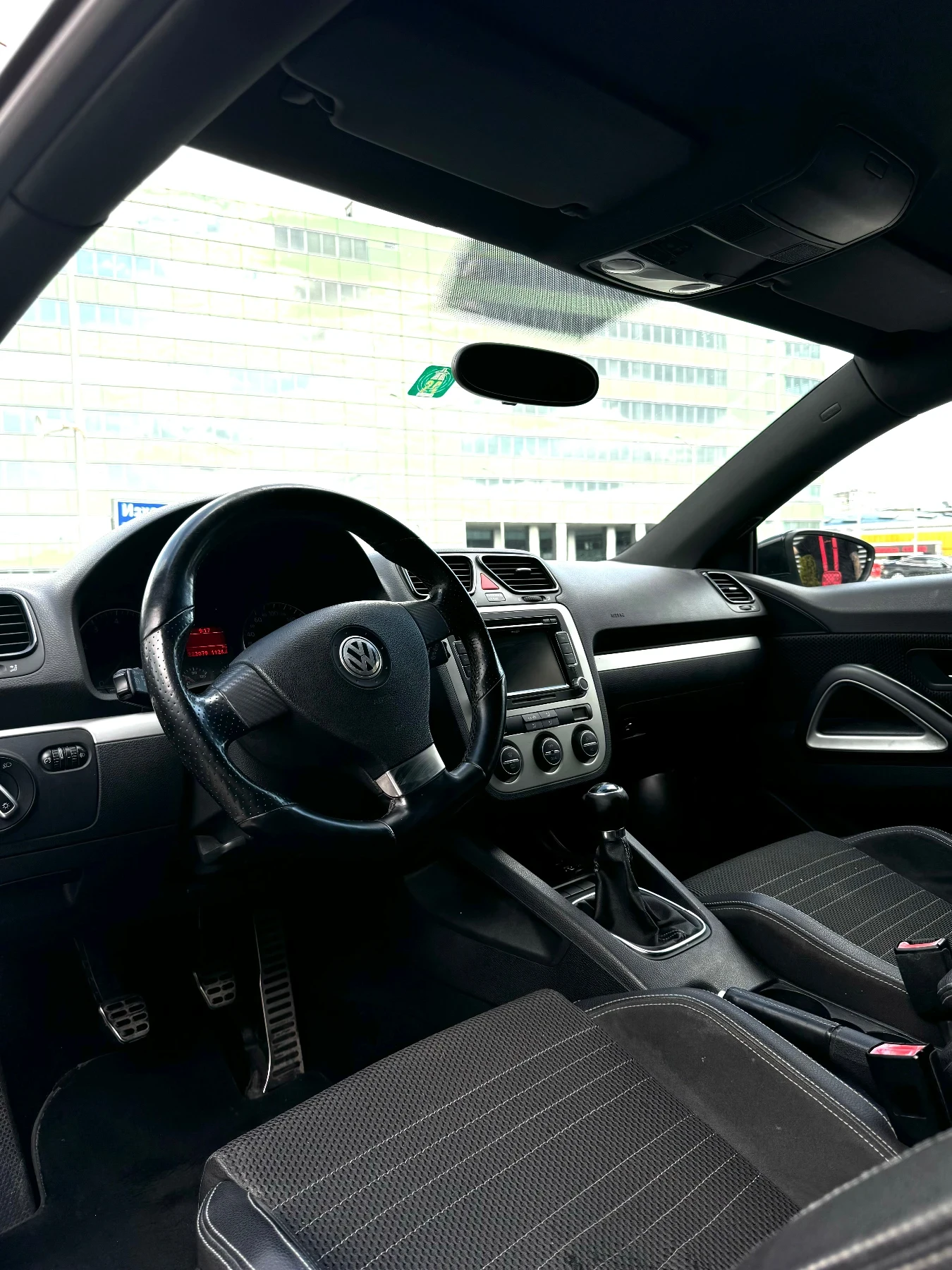 VW Scirocco 2.0T Швейцария , снимка 6 - Автомобили и джипове - 56259094