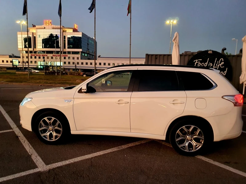 Mitsubishi Outlander Executive 2.0 Бензин/Газ(200 кс)Plug-in Hybrid 4x4, снимка 4 - Автомобили и джипове - 47380322