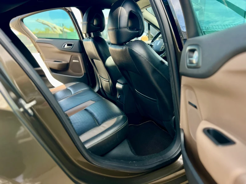 Citroen DS 4 Crossback 2.0D-163HP / ПОДГРЕВ / NAVI / ОБСЛУЖЕН / КАСКО , снимка 10 - Автомобили и джипове - 52245592