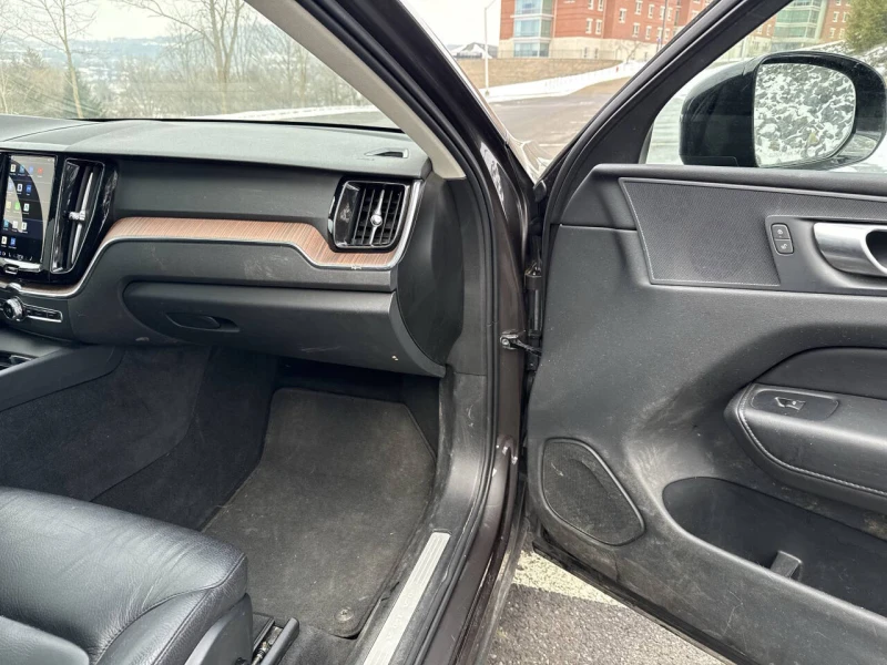 Volvo XC60 B5 Plus Dark Theme, снимка 13 - Автомобили и джипове - 53156412