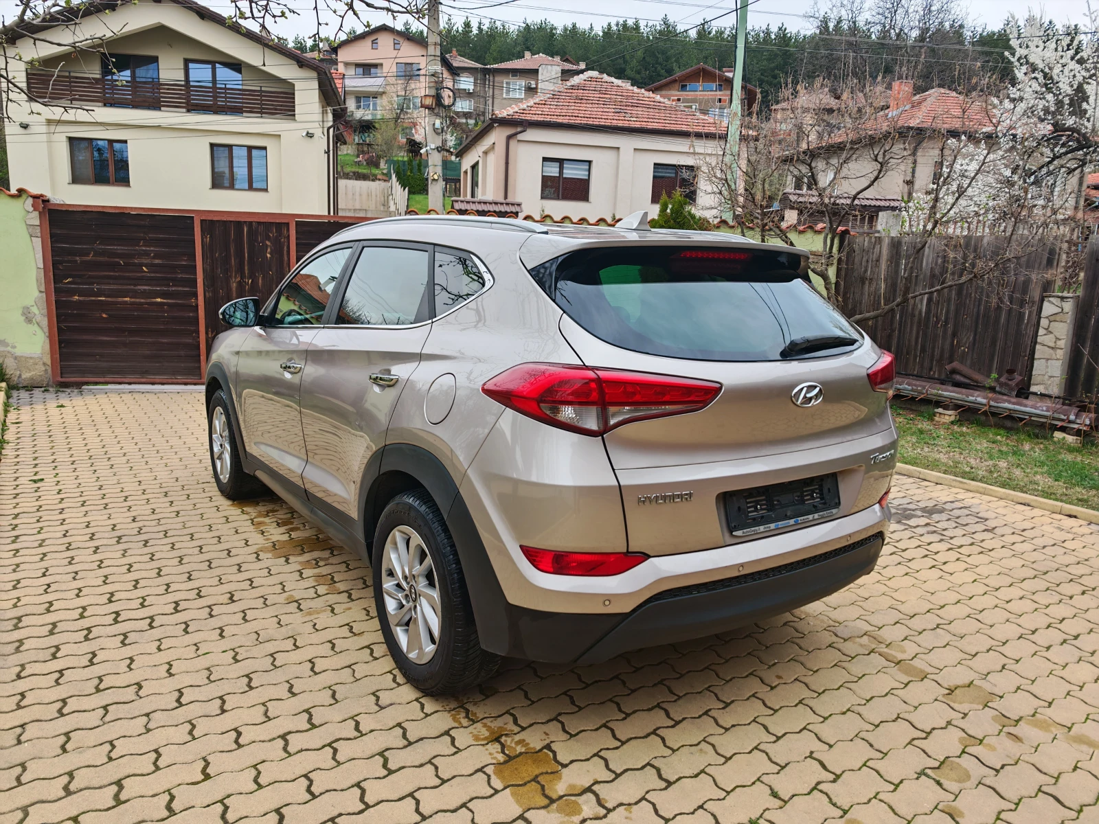 Hyundai Tucson 1.7CRDI-NAVI-Камера - изображение 6