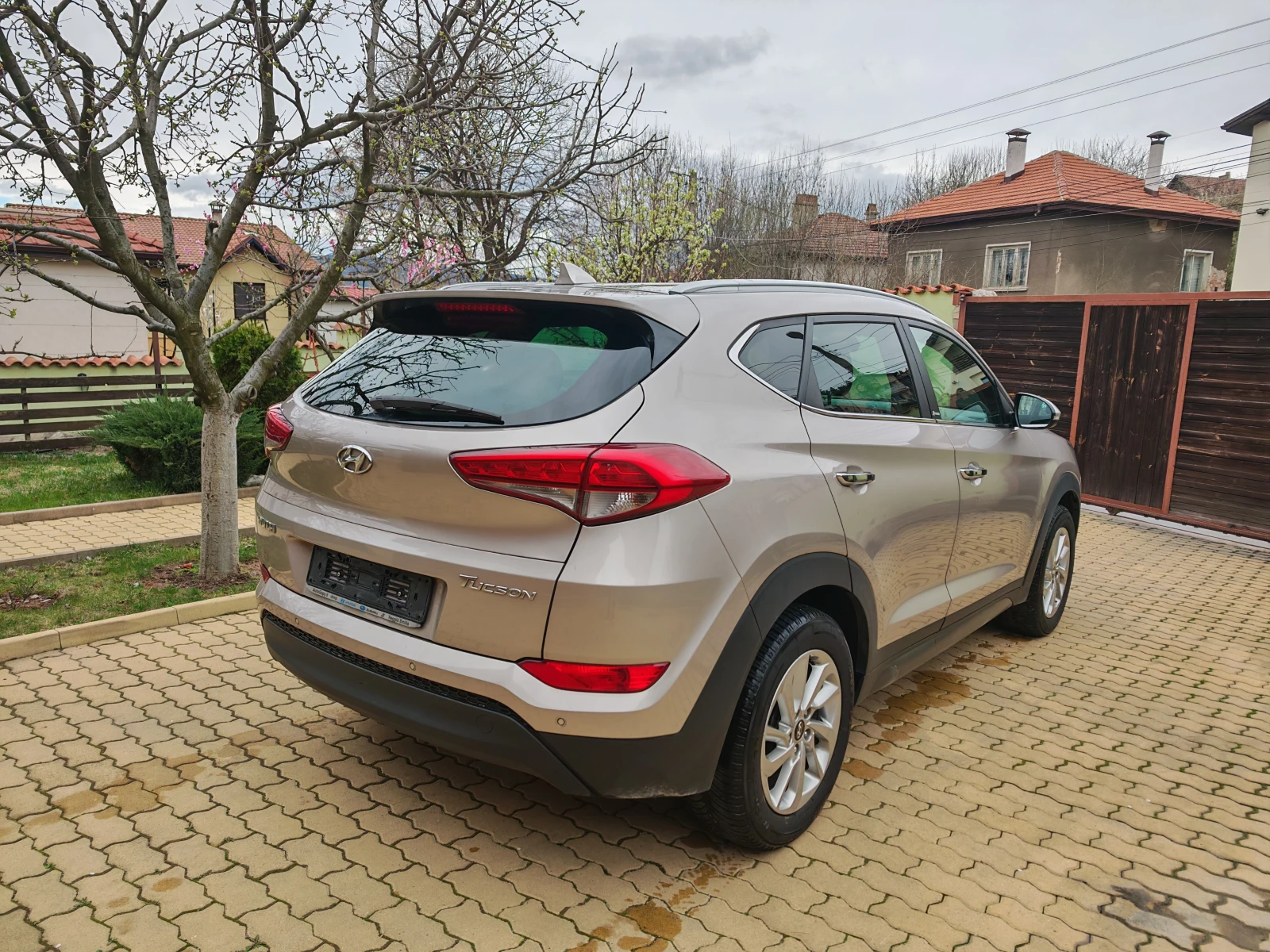 Hyundai Tucson 1.7CRDI-NAVI-Камера - изображение 4