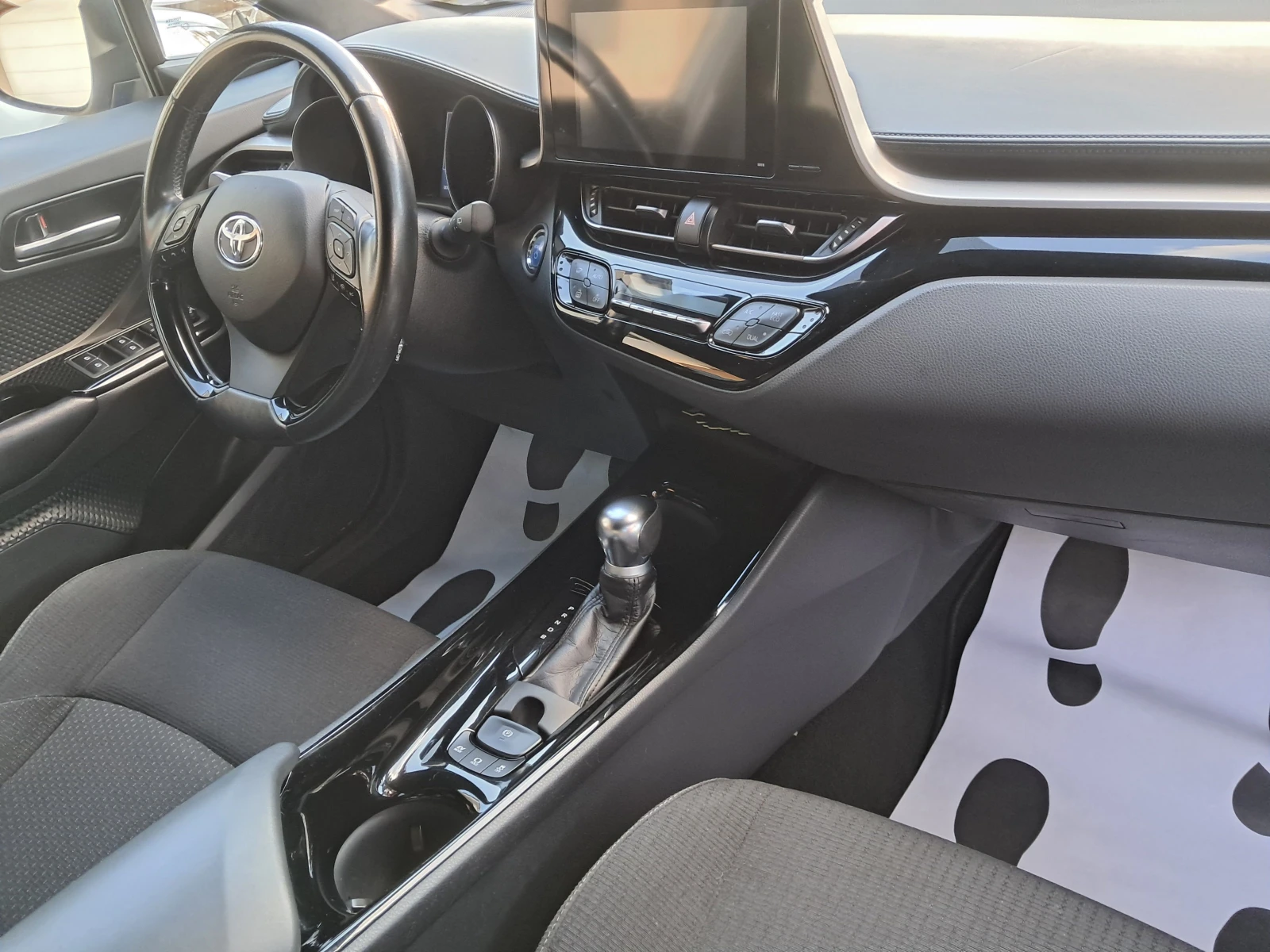 Toyota C-HR 98000 км.КАТО НОВА, снимка 10 - Автомобили и джипове - 54753191