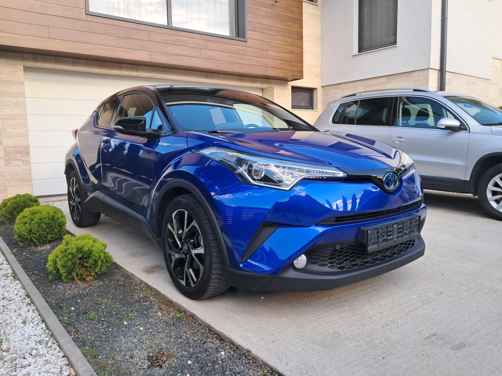 Toyota C-HR 98000 км.КАТО НОВА, снимка 3 - Автомобили и джипове - 54753191