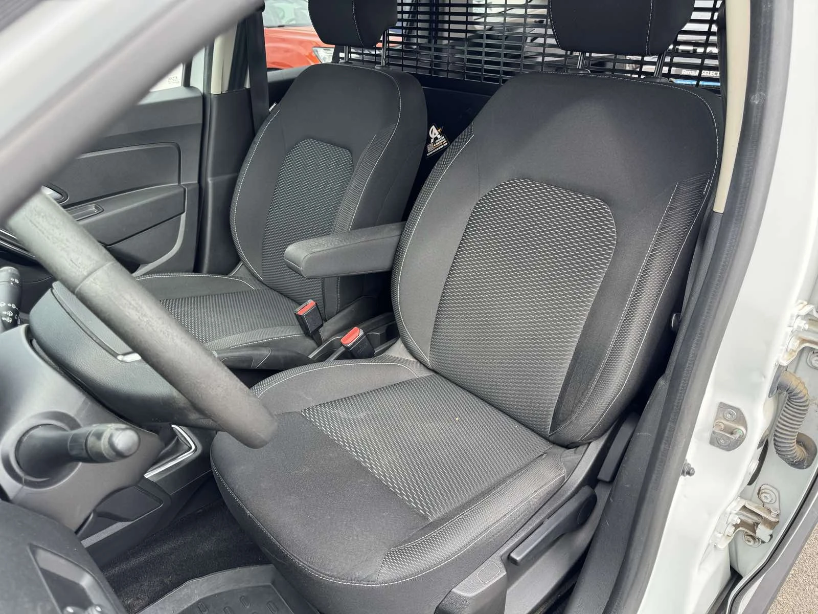 Dacia Duster 1.5 DCi 115k.c. N1 3+ 1, снимка 13 - Автомобили и джипове - 55136248