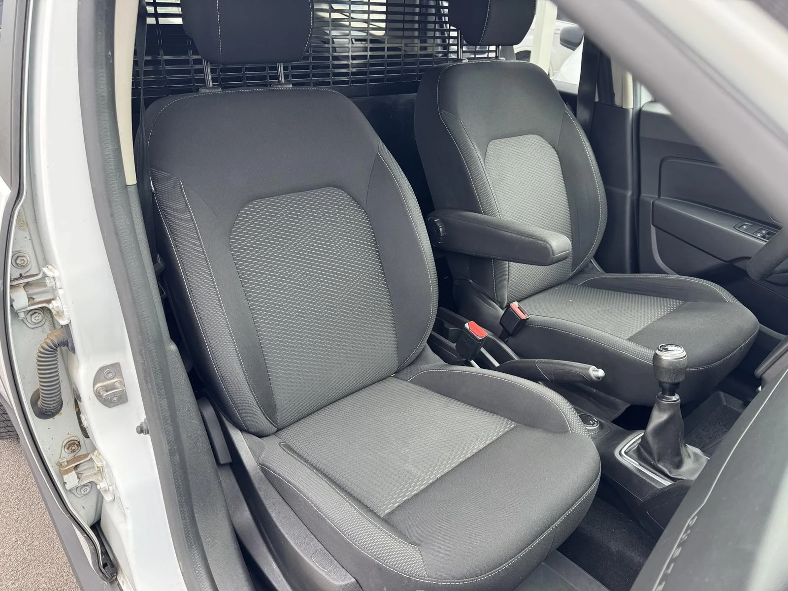 Dacia Duster 1.5 DCi 115k.c. N1 3+ 1, снимка 9 - Автомобили и джипове - 55136248