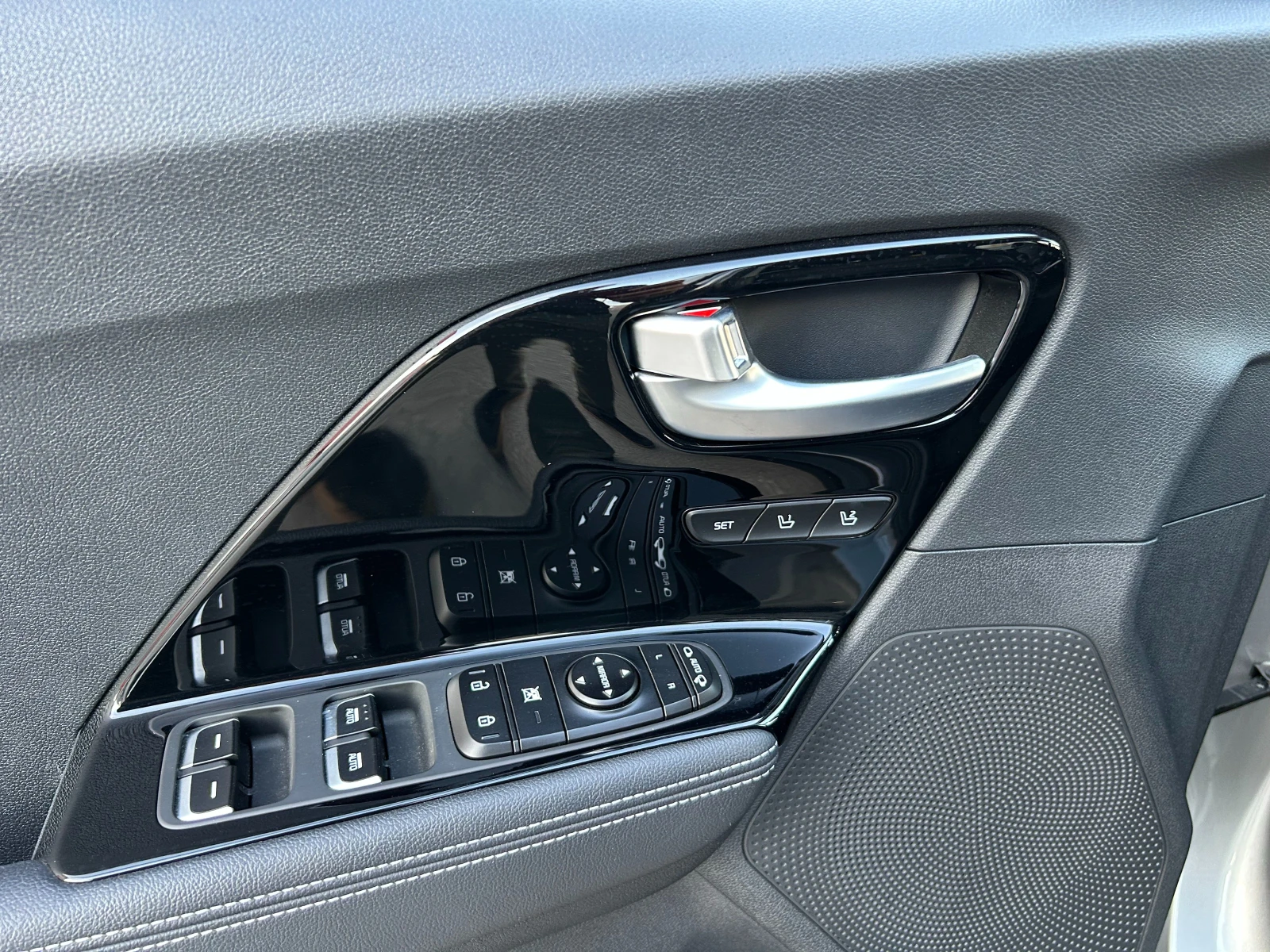Kia Niro 64 kW, снимка 13 - Автомобили и джипове - 56425207