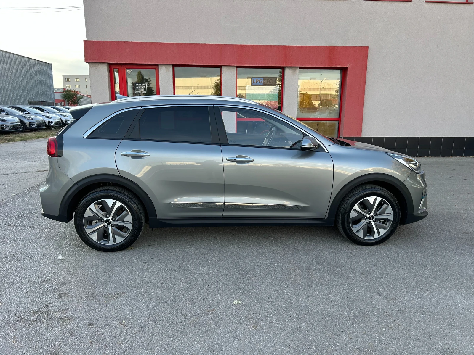 Kia Niro 64 kW, снимка 3 - Автомобили и джипове - 56425207