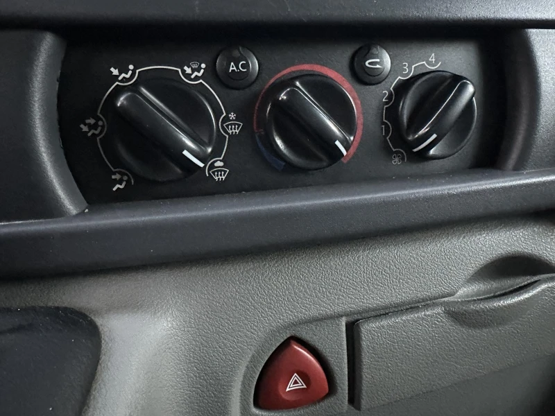 Nissan Interstar 2, 5 dci, снимка 8 - Бусове и автобуси - 52229083