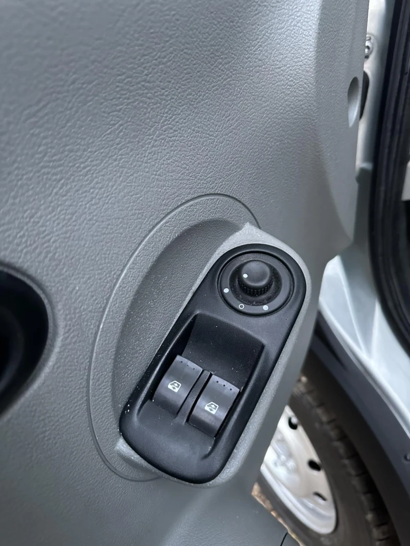 Nissan Interstar 2, 5 dci, снимка 9 - Бусове и автобуси - 52229083