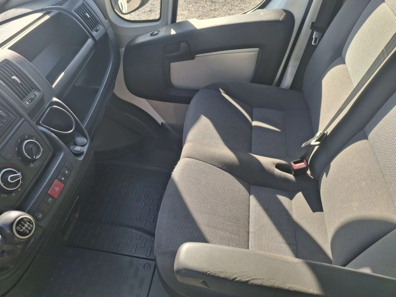 Peugeot Boxer 2.2* * Хладилен* * Падащ борд, снимка 12 - Бусове и автобуси - 53813815