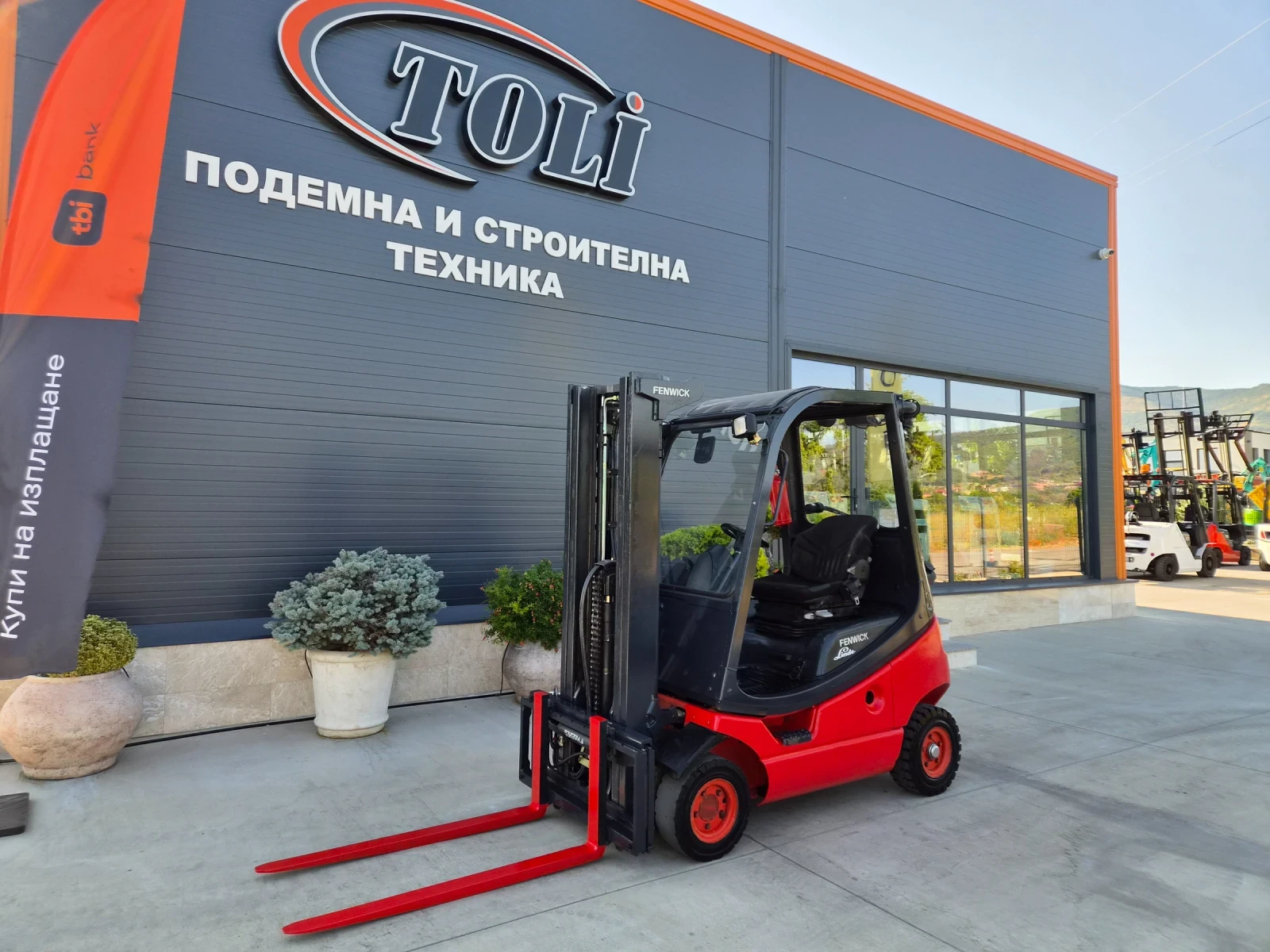 Мотокар Linde ГАЗОКАР / 4.5 м / ТРИПЛЕКС / ИЗРАВНИТЕЛ !