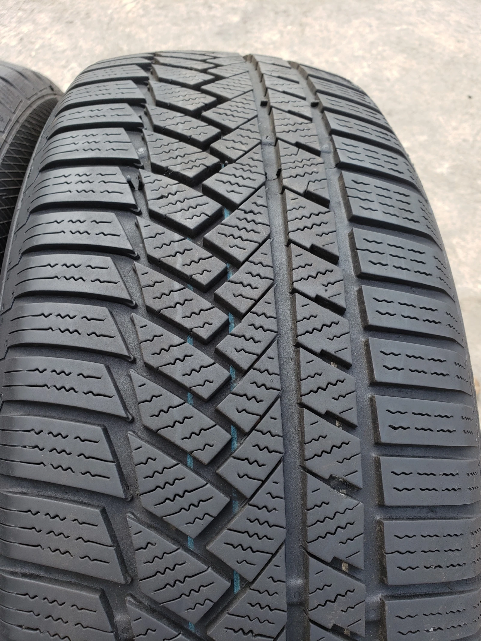 Гуми Зимни 235/55R19