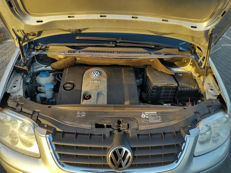 VW Touran 1.6 FSI, снимка 7 - Автомобили и джипове - 47839209