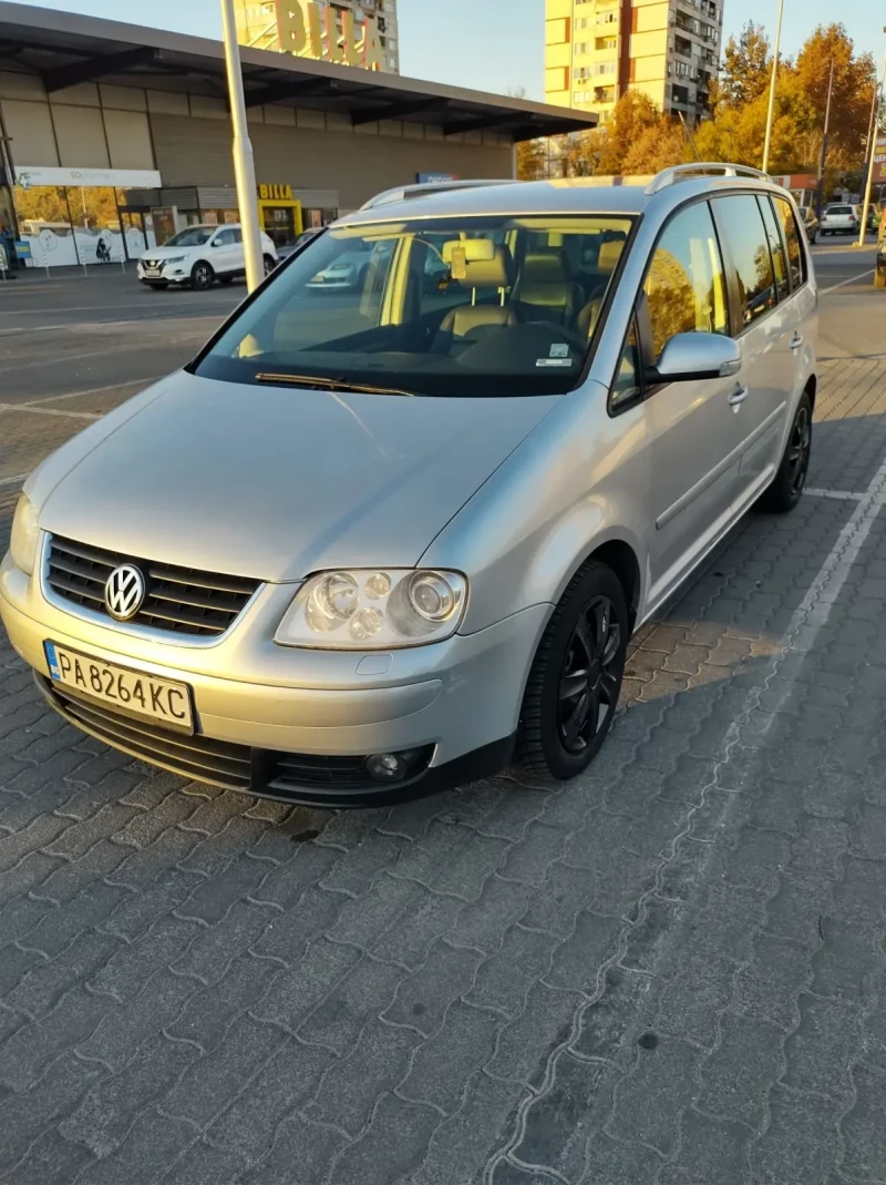 VW Touran 1.6 FSI, снимка 2 - Автомобили и джипове - 47839209