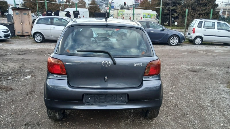 Toyota Yaris 1.0i, снимка 6 - Автомобили и джипове - 48417730