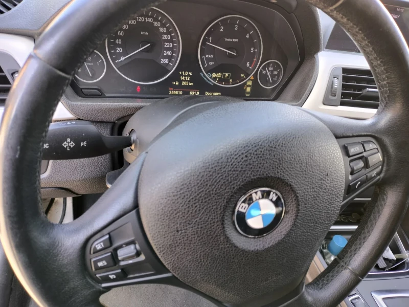 BMW 320 d xDrive 8ZF, снимка 13 - Автомобили и джипове - 49227801