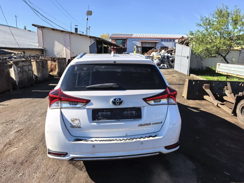 Toyota Auris 1.8 hybrid, снимка 5 - Автомобили и джипове - 52223190