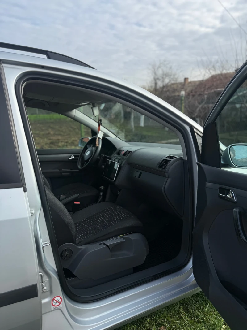 VW Touran, снимка 6 - Автомобили и джипове - 52789604