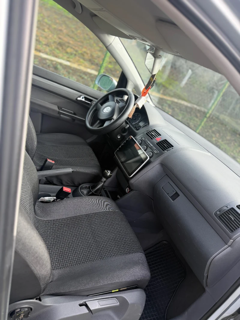 VW Touran, снимка 8 - Автомобили и джипове - 52789604