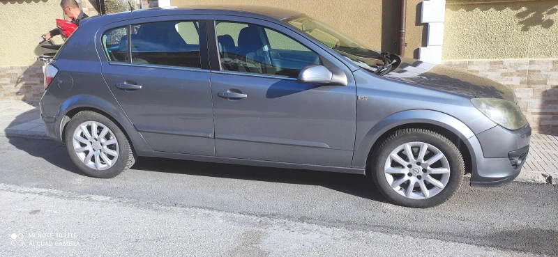 Opel Astra 1.9 CDTI, снимка 16 - Автомобили и джипове - 52846507