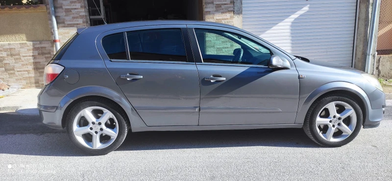 Opel Astra 1.9 CDTI, снимка 4 - Автомобили и джипове - 52846507