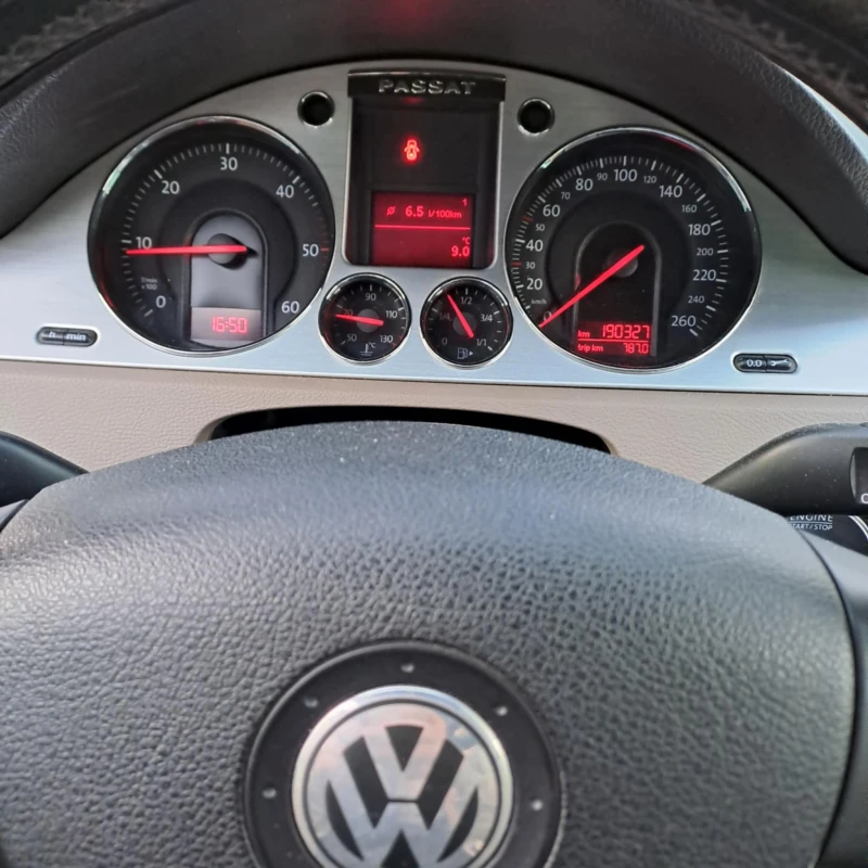 VW Passat ПЕРФЕКТЕН, снимка 6 - Автомобили и джипове - 53328813