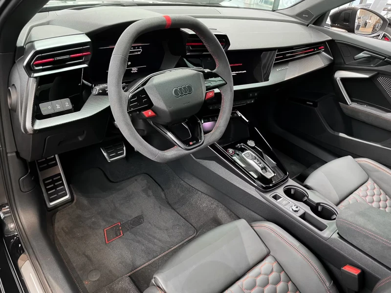 Audi Rs3 CARBON/400HP/PANO/SONOS/MASSAGE/MATRIX/MEMO/750g, снимка 8 - Автомобили и джипове - 53341377