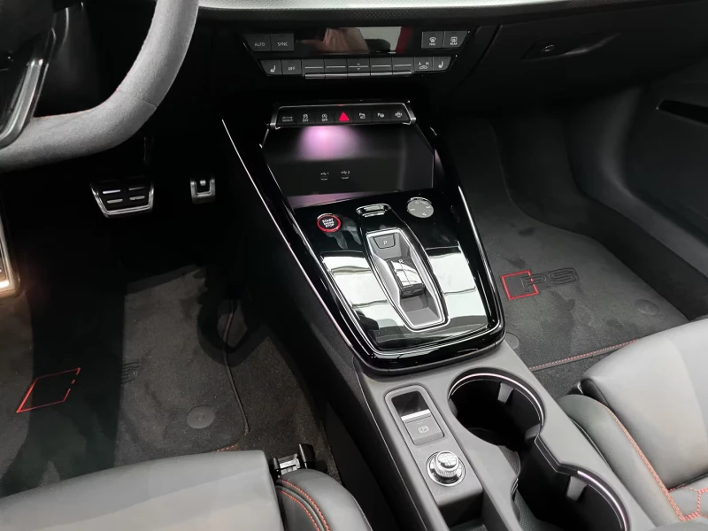 Audi Rs3 CARBON/400HP/PANO/SONOS/MASSAGE/MATRIX/MEMO/750g, снимка 12 - Автомобили и джипове - 53341377