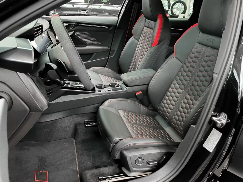 Audi Rs3 CARBON/400HP/PANO/SONOS/MASSAGE/MATRIX/MEMO/750g, снимка 7 - Автомобили и джипове - 53341377