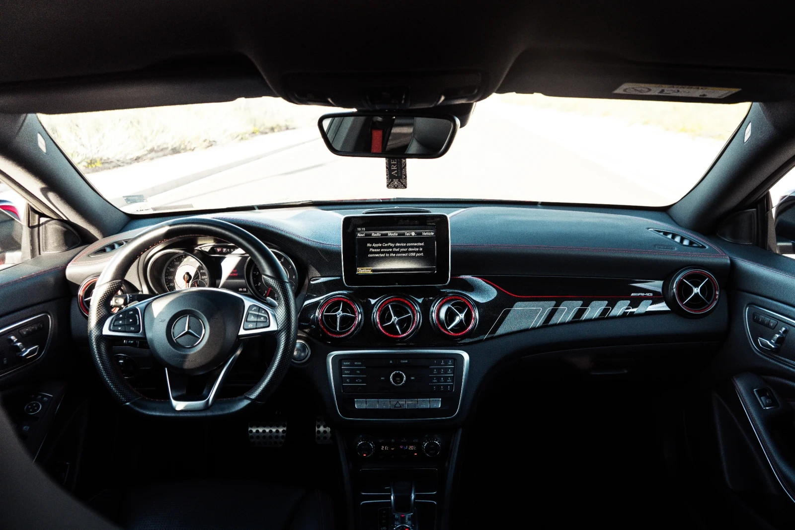 Mercedes-Benz CLA 45 AMG  - изображение 10