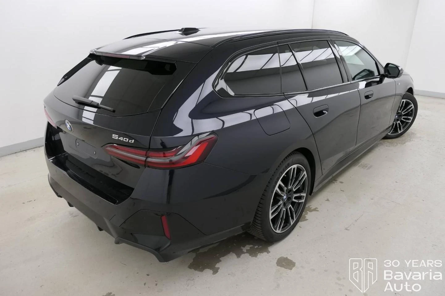 BMW 540 d xDrive Touring M Sport Paket - изображение 3