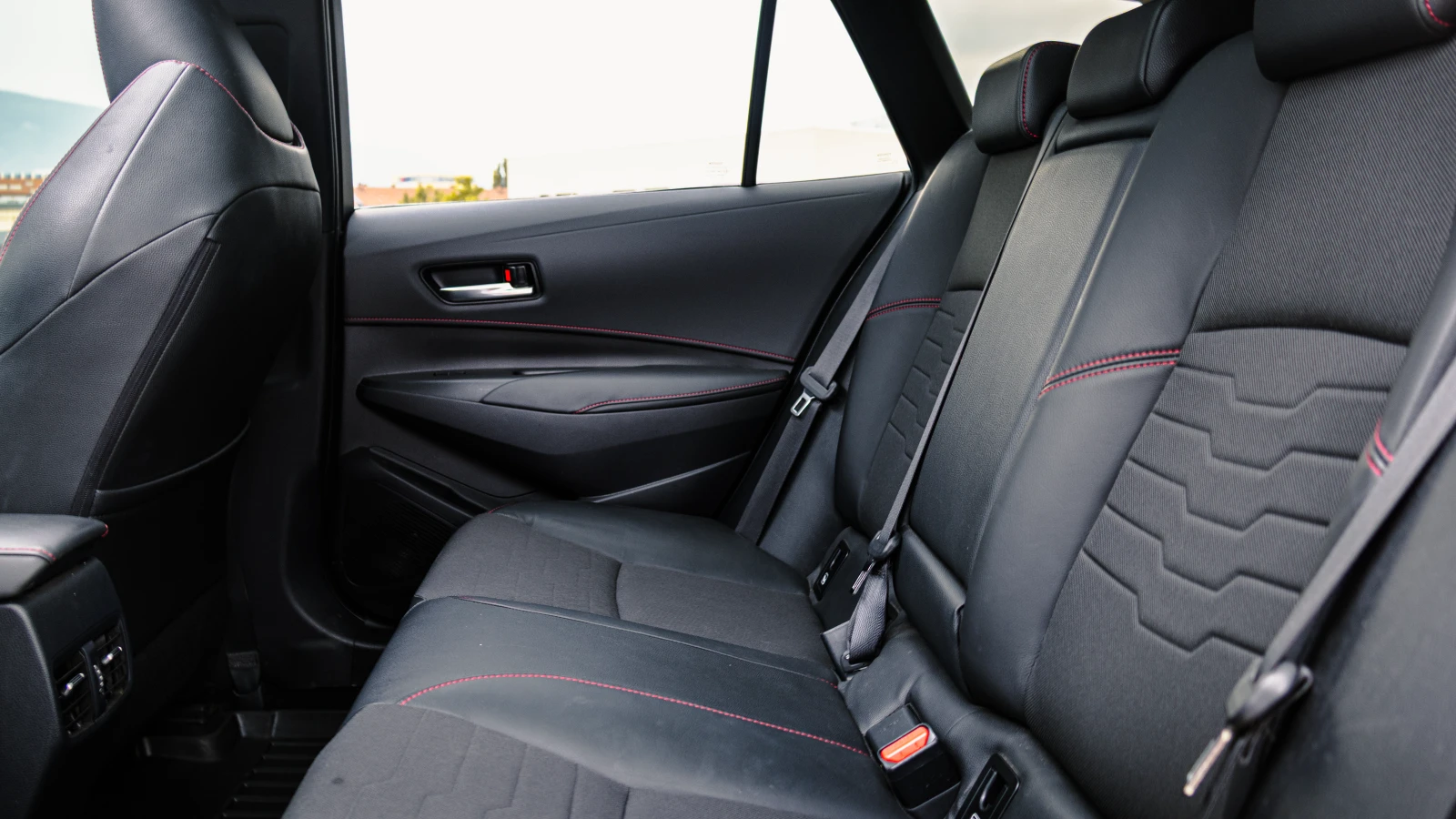 Toyota Corolla Luxury Premium Pano Roof 2.0 Hybrid 184hp. | Mobile.bg   15