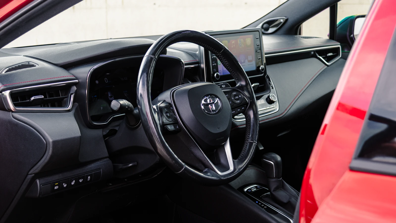 Toyota Corolla Luxury Premium Pano Roof 2.0 Hybrid 184hp. - изображение 10
