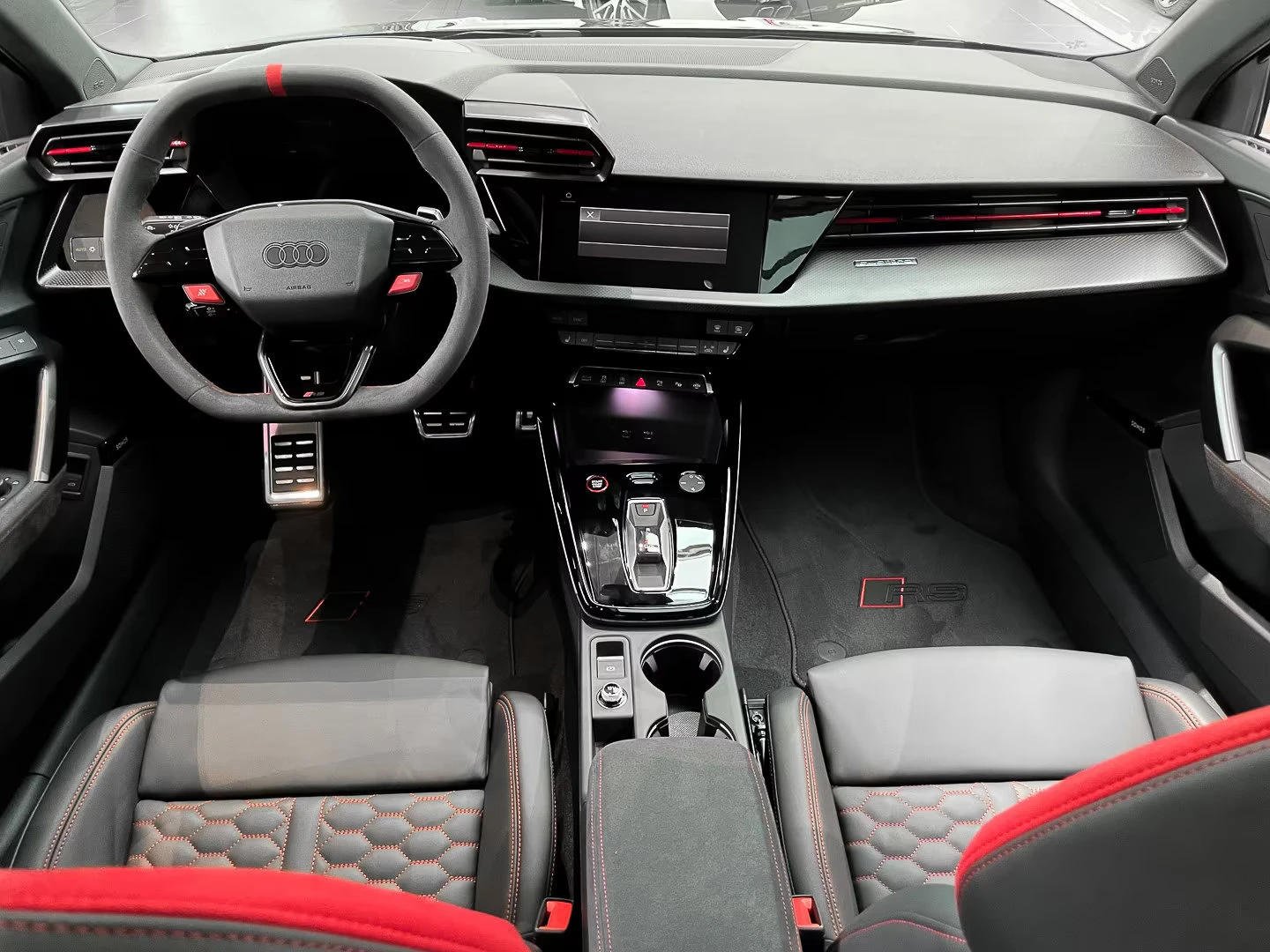 Audi Rs3 CARBON/400HP/PANO/SONOS/MASSAGE/MATRIX/MEMO/750g - изображение 9