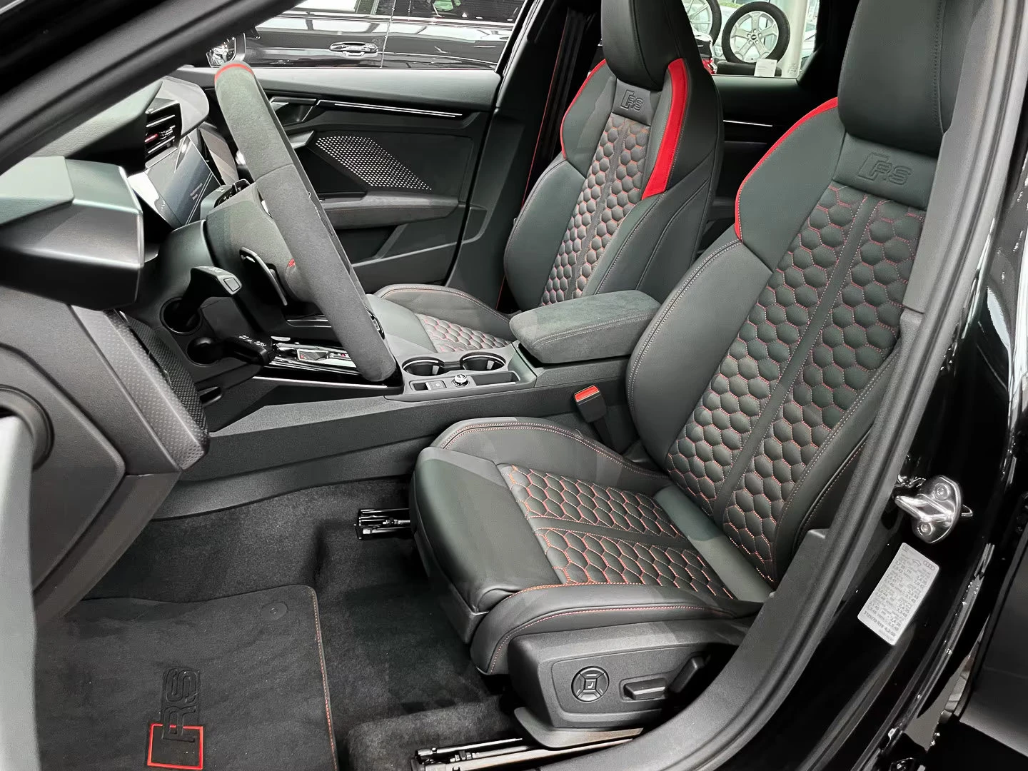 Audi Rs3 CARBON/400HP/PANO/SONOS/MASSAGE/MATRIX/MEMO/750g - изображение 7