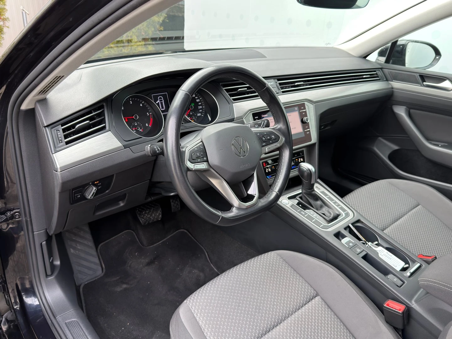 VW Passat Business 2.0 TDI SCR DSG - изображение 9