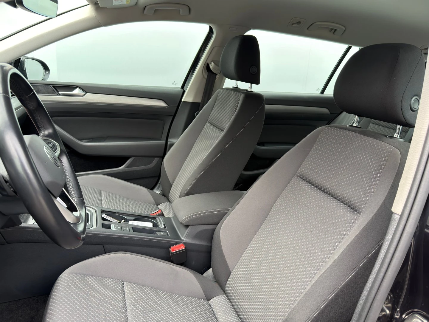 VW Passat Business 2.0 TDI SCR DSG - изображение 8