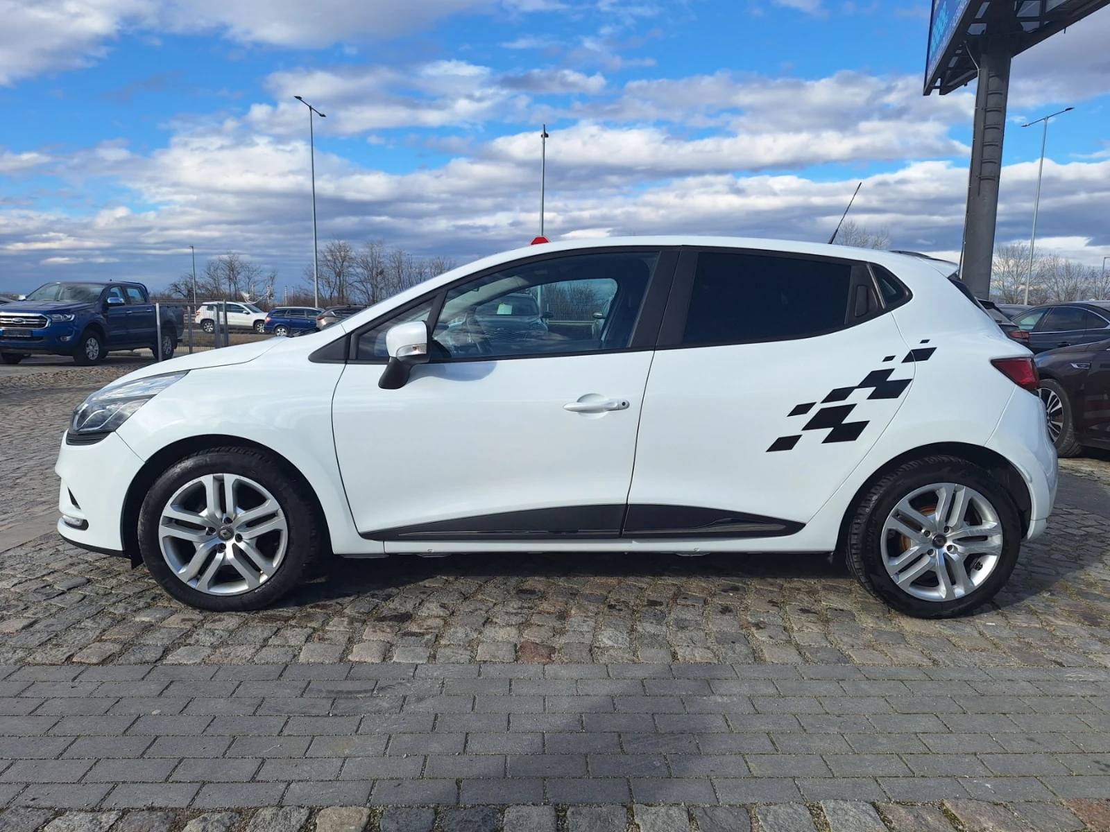 Renault Clio TCe 75к.с., снимка 7 - Автомобили и джипове - 53706940
