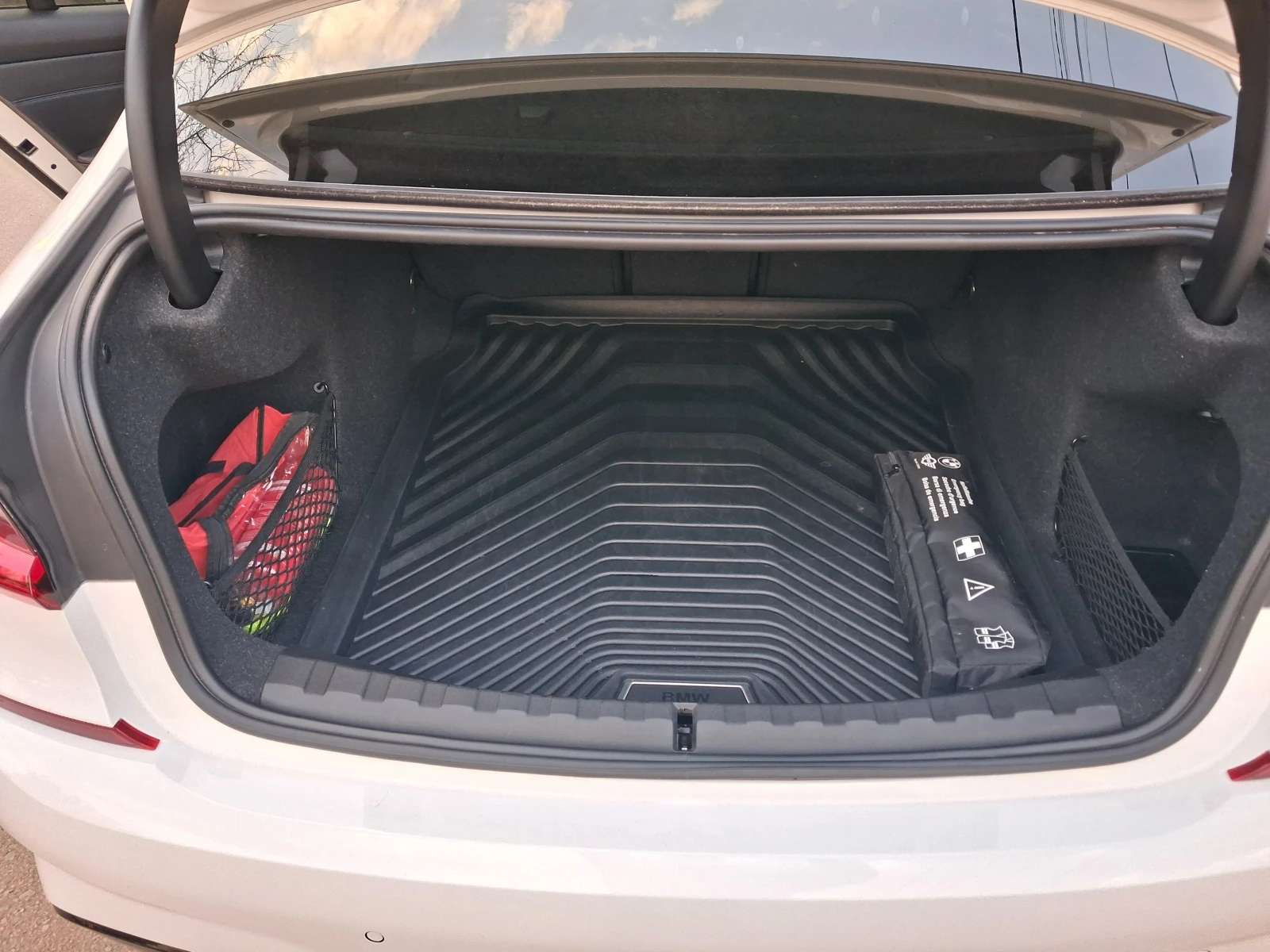 BMW 330 M-SPORT PACKET 70000KM., снимка 11 - Автомобили и джипове - 54043485