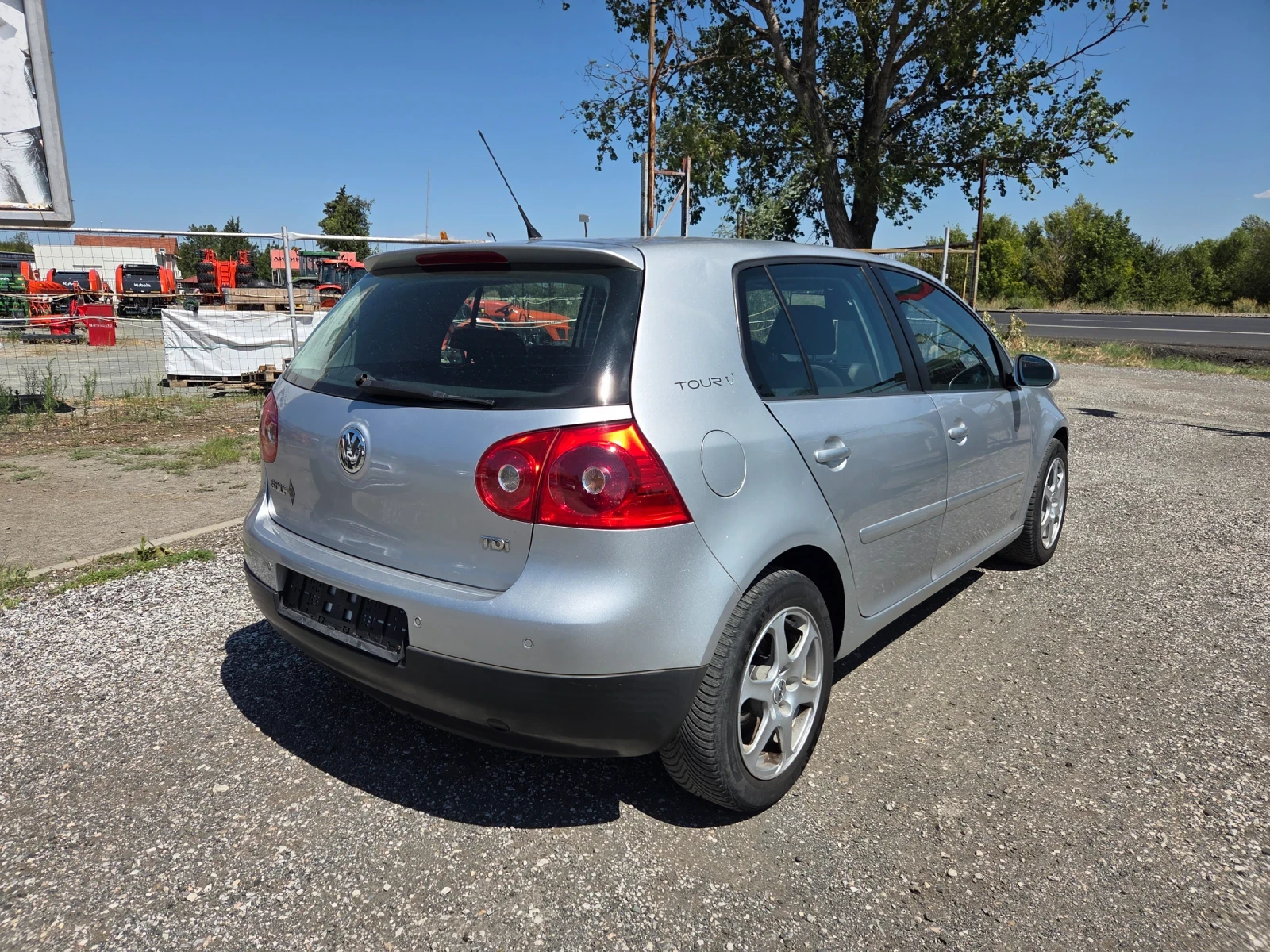 VW Golf 1.9 TDI, снимка 7 - Автомобили и джипове - 55451414