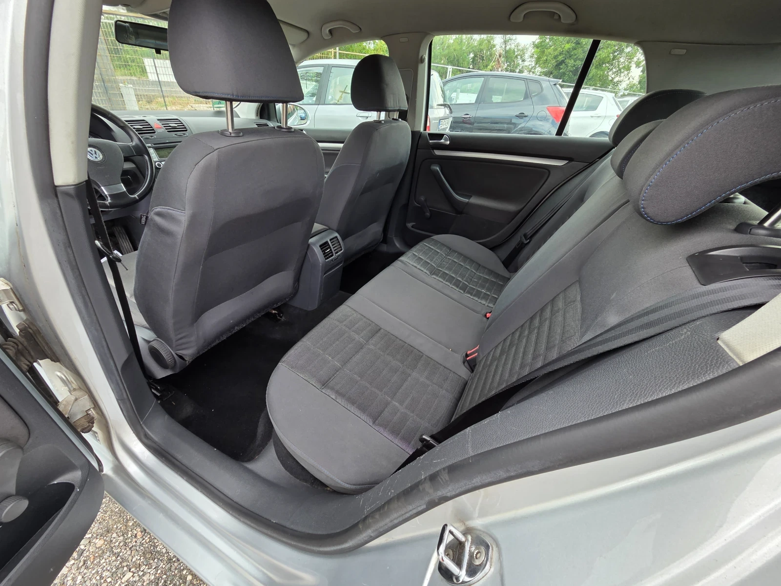 VW Golf 1.9 TDI, снимка 12 - Автомобили и джипове - 55451414
