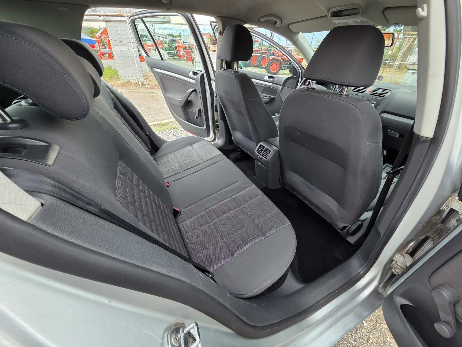 VW Golf 1.9 TDI, снимка 13 - Автомобили и джипове - 55451414