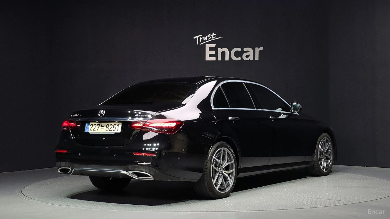 Mercedes-Benz E 220 4MATIC/AMG-LINE/DRIVE-ASSISTS/SUNROOF | Mobile.bg � ����������� 3