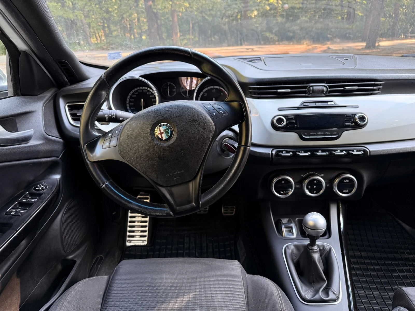 Alfa Romeo Giulietta 2.0 JTDM, снимка 12 - Автомобили и джипове - 55734782