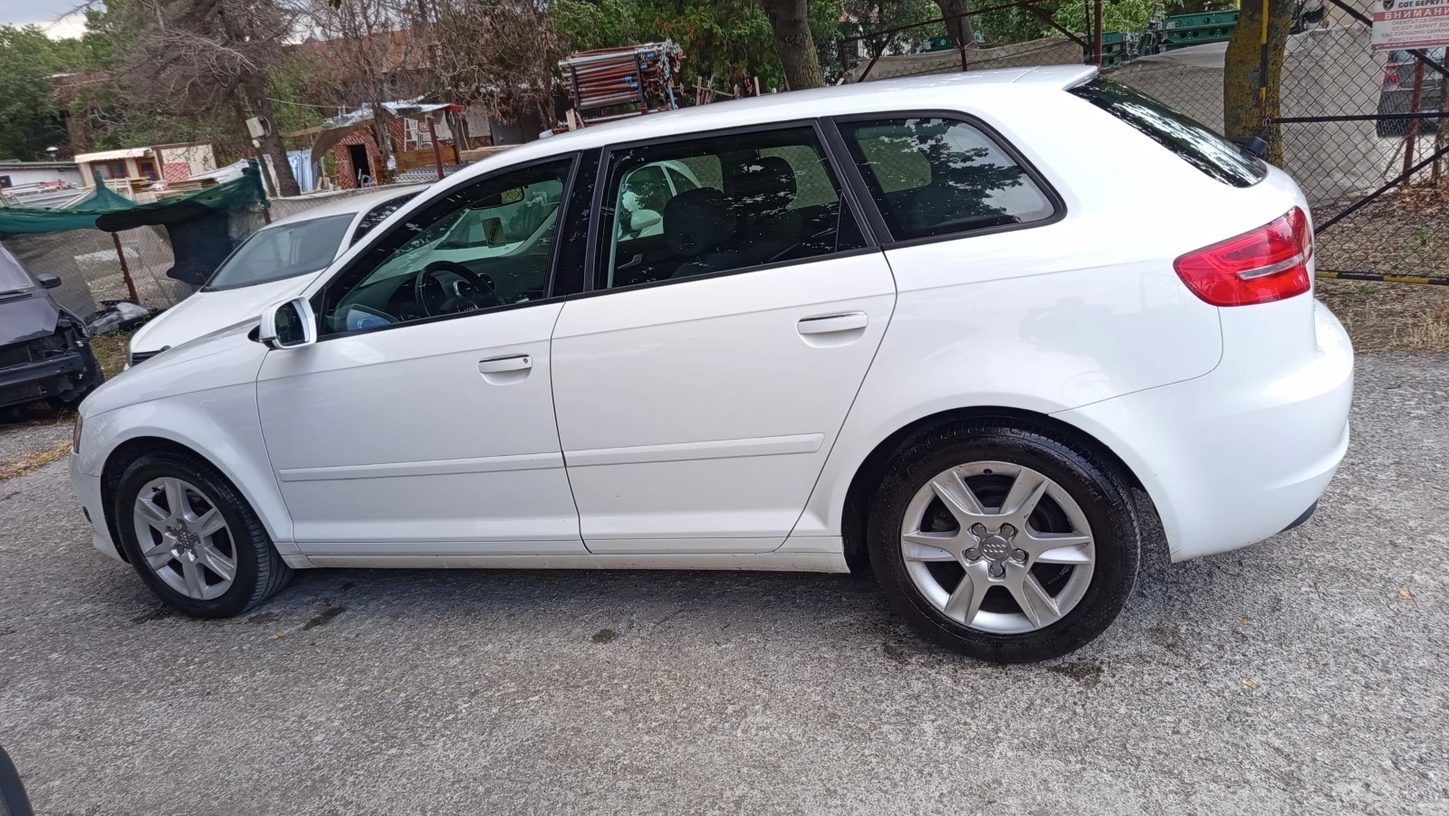 Audi A3 1.6TDI FACELIFT LED EURO 5, снимка 9 - Автомобили и джипове - 56259309