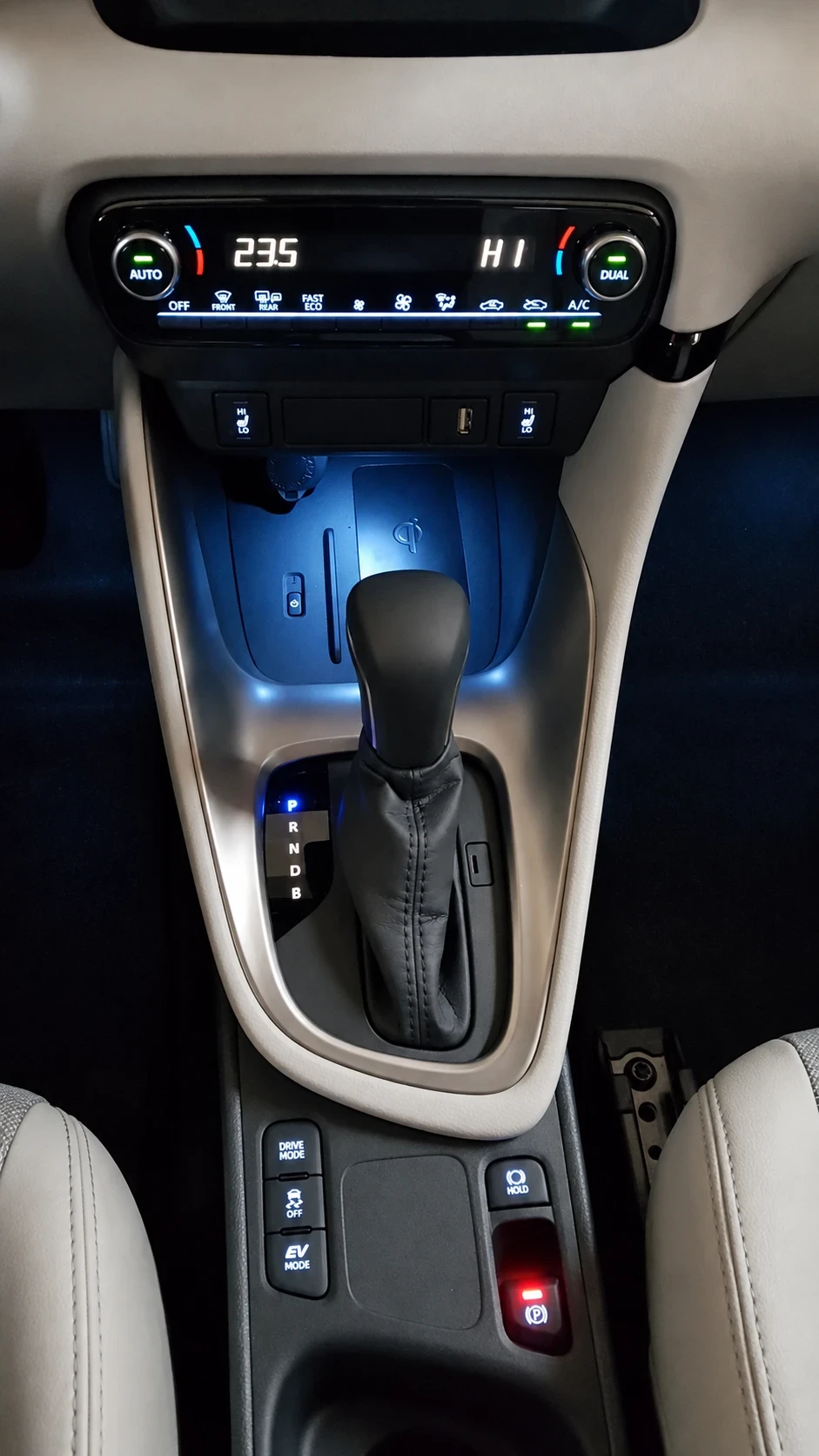 Toyota Yaris, снимка 4 - Автомобили и джипове - 56394995