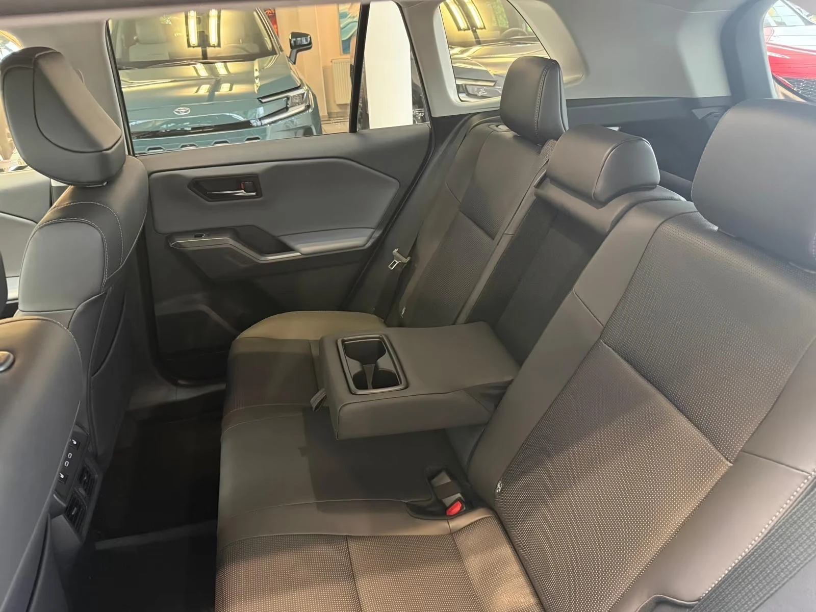 Toyota Rav4 НОВ!/LOUNGE/194HP/PANO/360/4X4/HUD/JBL/MEMO/489q, снимка 15 - Автомобили и джипове - 55308670