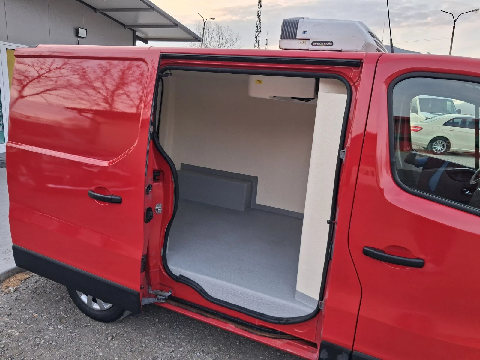 Renault Trafic DCI 115, Хладилен, темпомат, 6 скорости, ТОП, снимка 14 - Бусове и автобуси - 53990503